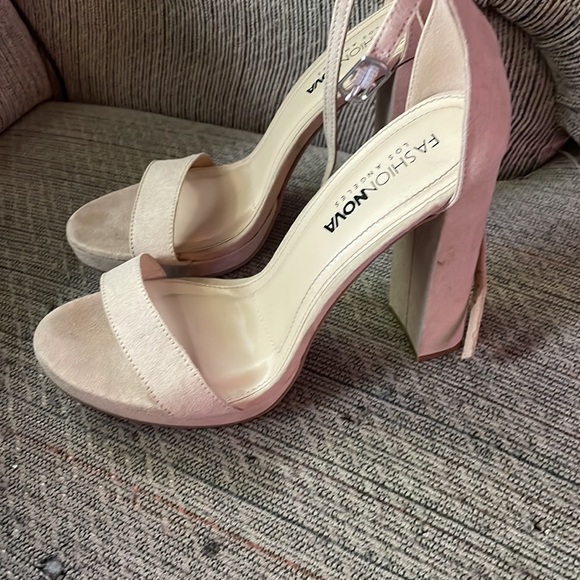 Brand new fashion nova size 8 heals - Picture 2 of 3